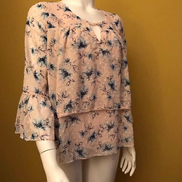 Moon river floral ruffle bell sleeve size s top - Picture 8 of 8